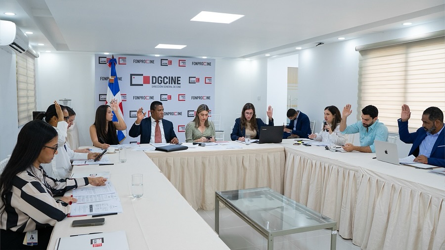 En un esfuerzo continuo por contribuir a la reducción del gasto tributario, el sector privado de la industria cinematográfica, encabezado por la Asociación Dominicana de Profesionales de la Industria de Cine (ADOCINE), ha propuesto a la Dirección General de Cine (DGCINE) una serie de medidas de autorregulación orientadas a disminuir el gasto tributario asociado a la Ley 108-10 de Fomento de la Actividad Cinematográfica.