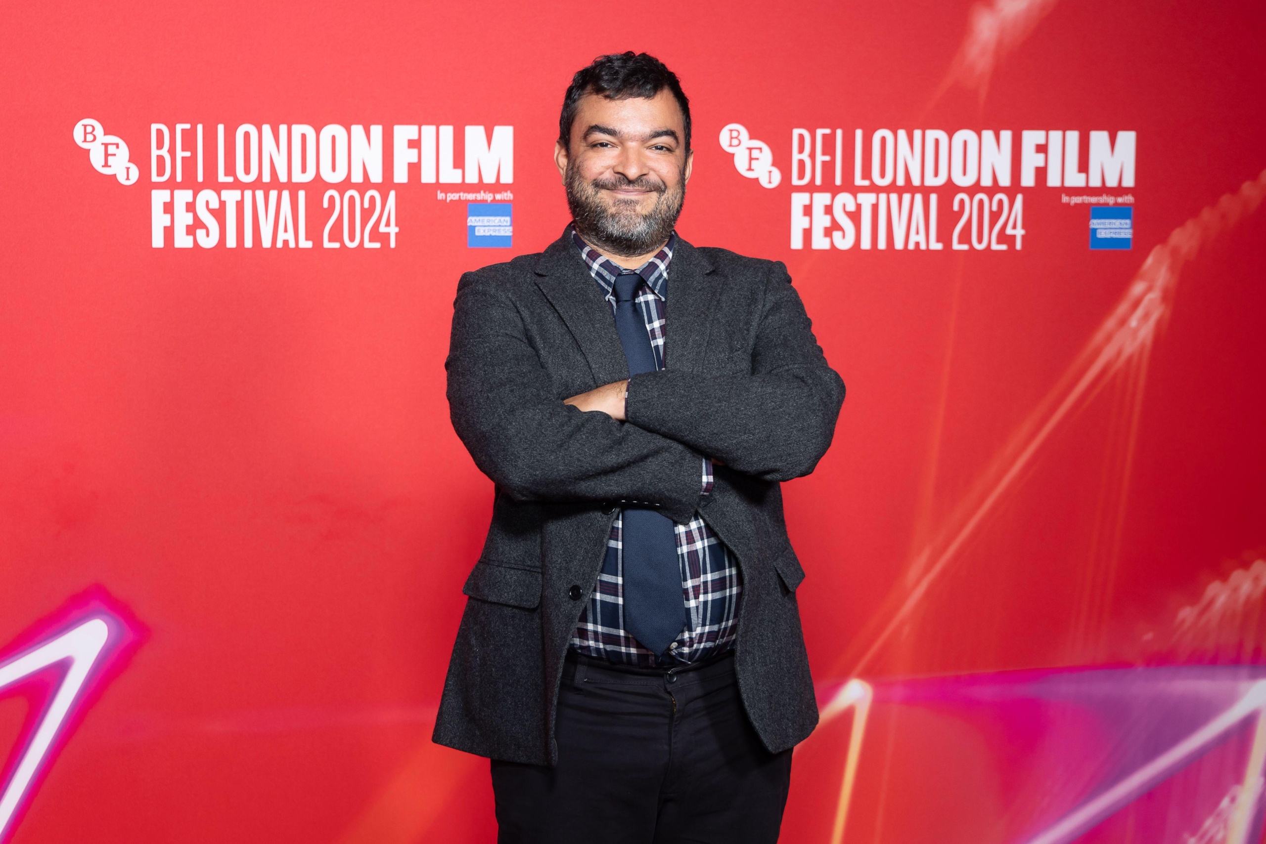 El director dominicano, Tomás Pichardo participa de la alfombra roja del BFI de Londrés.