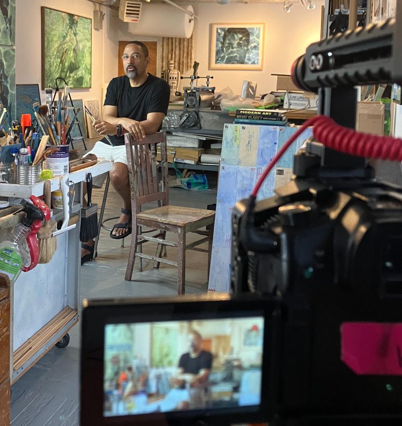 Julio Valdez durante el rodaje del documental Mapping. Foto suministrada.