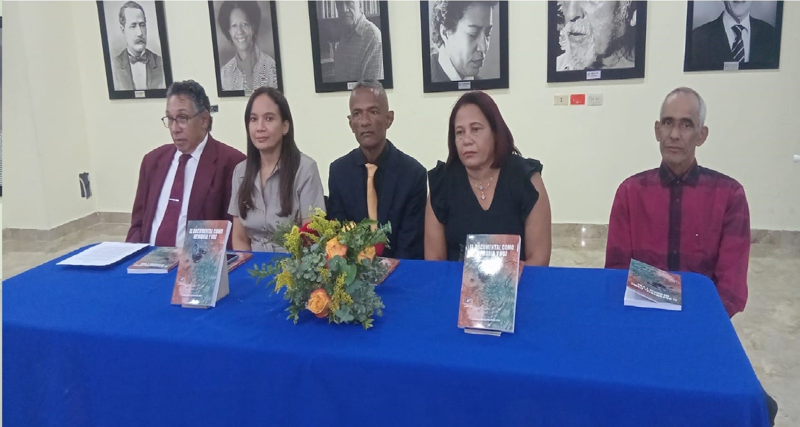 La mesa principal del acto